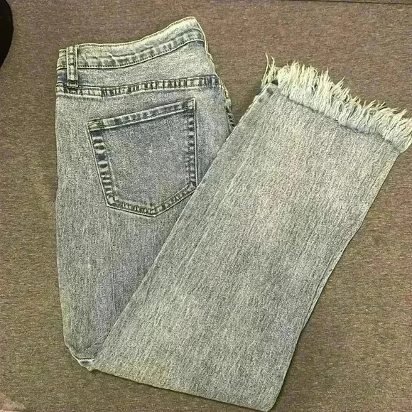 Umgee Frayed Hem Ripped Knee Jeans Distressed Crop Length Size 7 - Picture 7 of 14